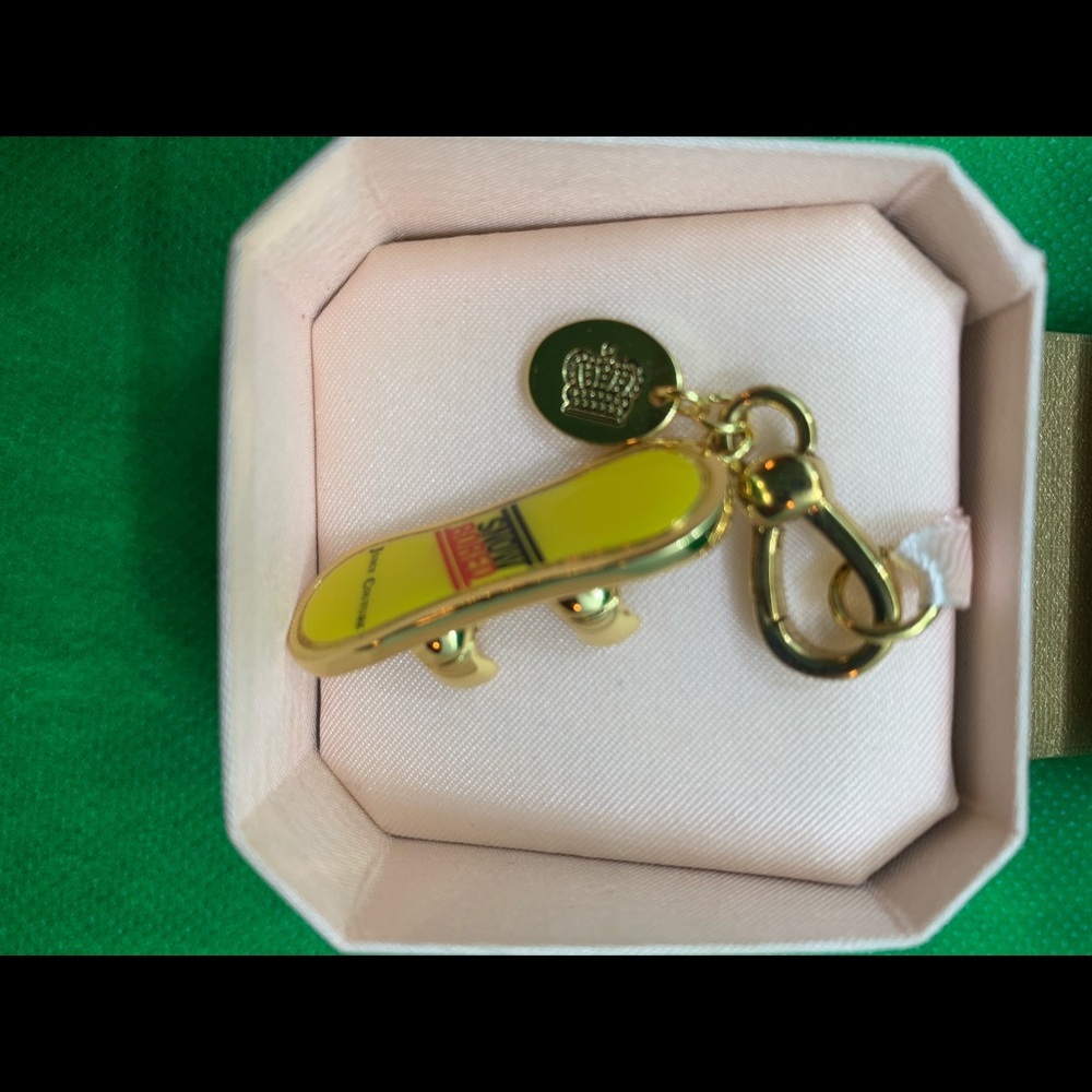 Juicy Couture Limited Edition Snowboard Charm - Picture 3 of 8
